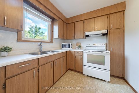Photo 9 at 228 Eileen Avenue, Smythe, Toronto