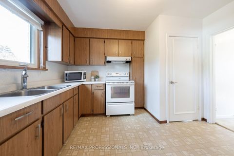 Photo 10 at 228 Eileen Avenue, Smythe, Toronto