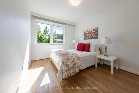 Photo 14 at 228 Eileen Avenue, Smythe, Toronto