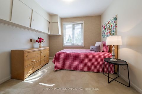 Photo 18 at 228 Eileen Avenue, Smythe, Toronto