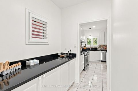 Photo 6 at 136 Rollinghill Road, Jefferson, Richmond Hill