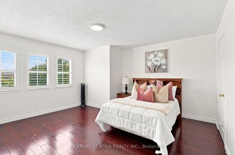Photo 17 at 136 Rollinghill Road, Jefferson, Richmond Hill