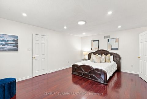 Photo 28 at 136 Rollinghill Road, Jefferson, Richmond Hill