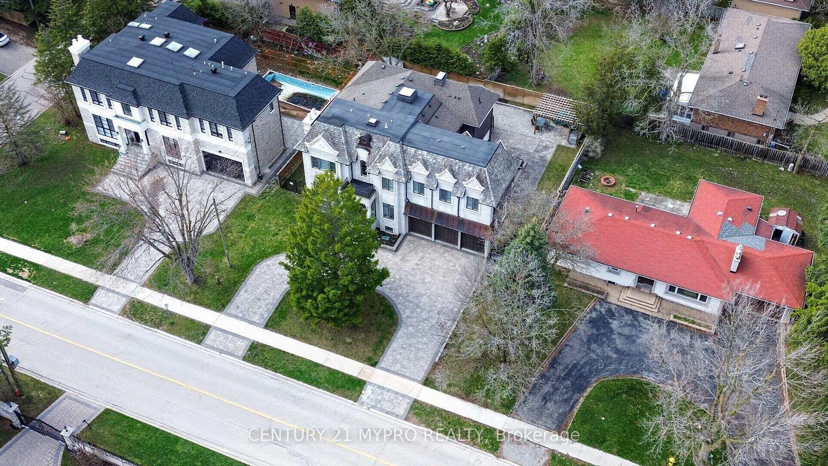20 Uplands Avenue, Uplands, Vaughan photo number 2