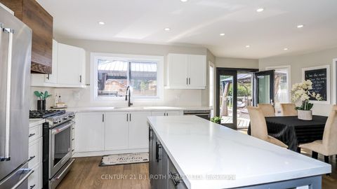 Photo 8 at 61 Barwick Drive W, West Bayfield, Barrie
