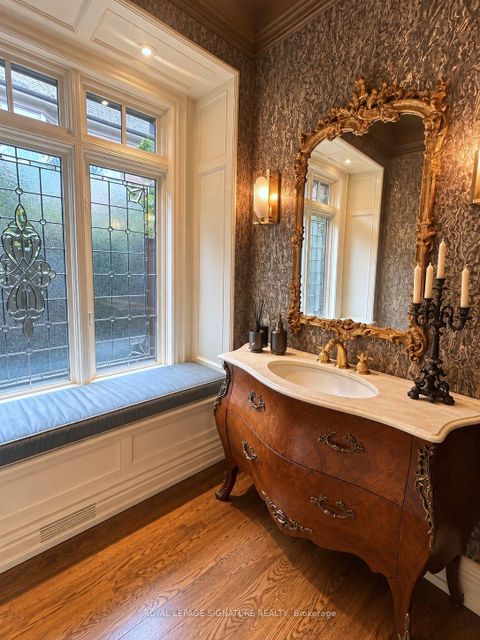 Photo 4 at 1 Oakley Place, Windfields, Toronto