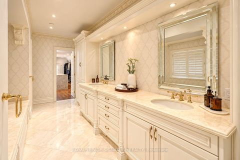 Photo 13 at 1 Oakley Place, Windfields, Toronto