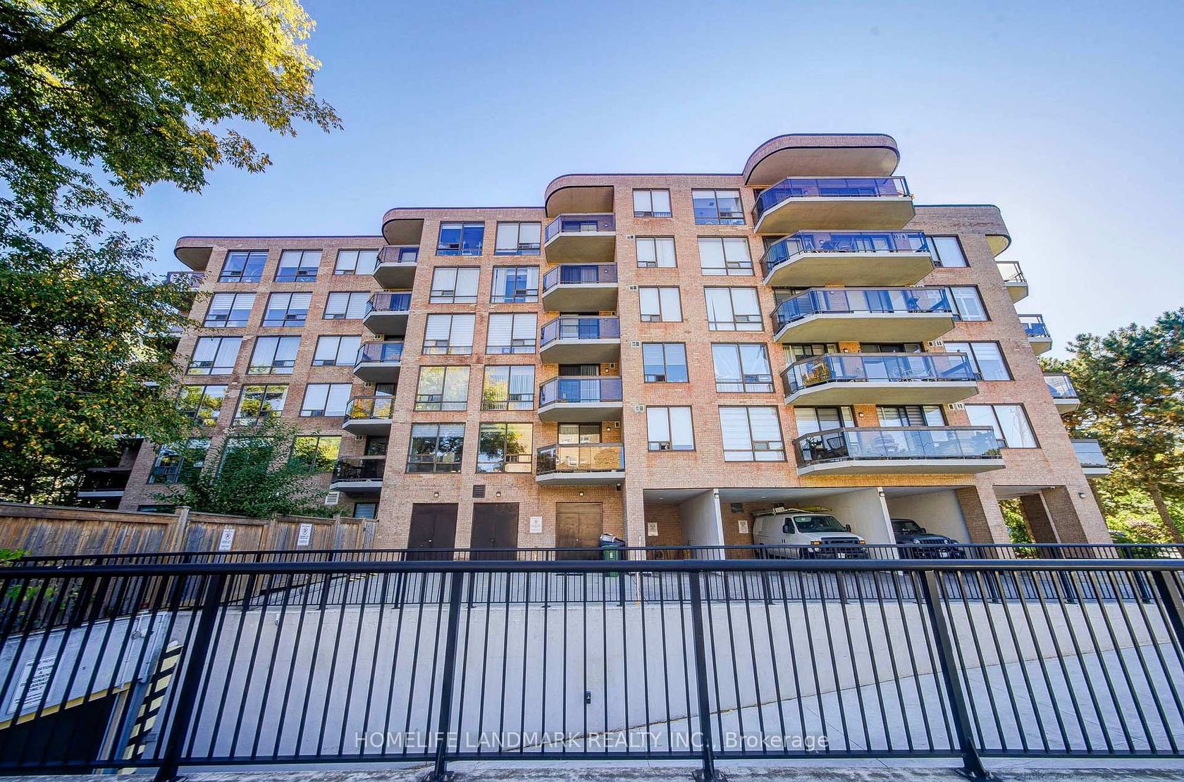 301 - 96 Fifeshire Road, Windfields, Toronto 