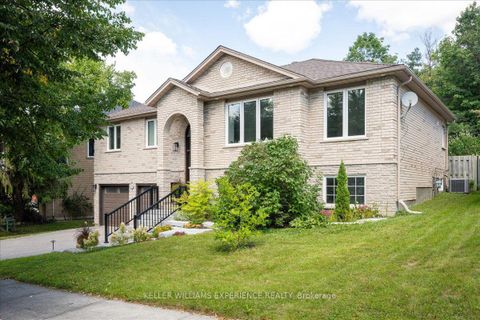 Photo 6 at 5 Grouse Glen, Ardagh, Barrie