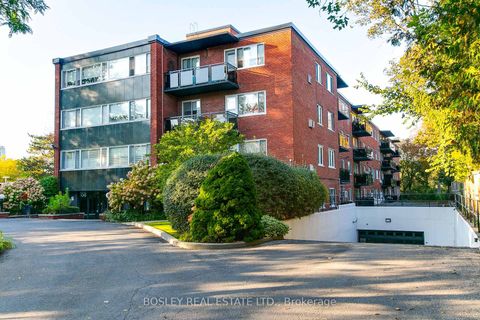 Photo 1 at 404 - 158 Crescent Road, Moore Park, Toronto