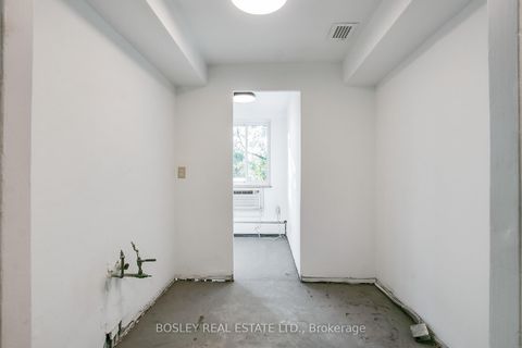 Photo 14 at 404 - 158 Crescent Road, Moore Park, Toronto