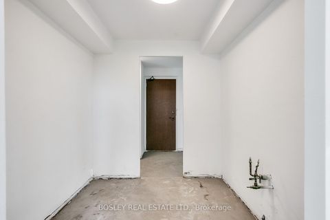 Photo 15 at 404 - 158 Crescent Road, Moore Park, Toronto