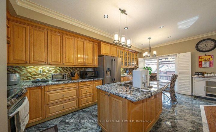 Photo 3 at 47 Davos Road W, Vellore Village, Vaughan