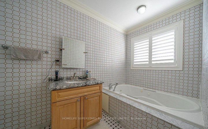 Photo 8 at 47 Davos Road W, Vellore Village, Vaughan