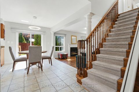 Photo 9 at 93 Chalone Crescent, Sonoma Heights, Vaughan