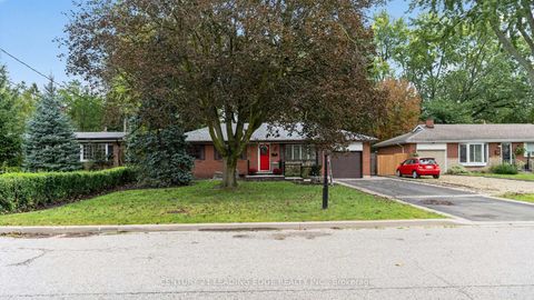 Photo 3 at 433 Brownfield Gardens, Rouge E10, Toronto