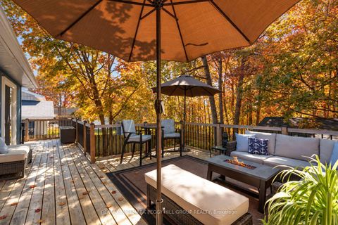 Photo 2 at 19 Austen Lane, Letitia Heights, Barrie