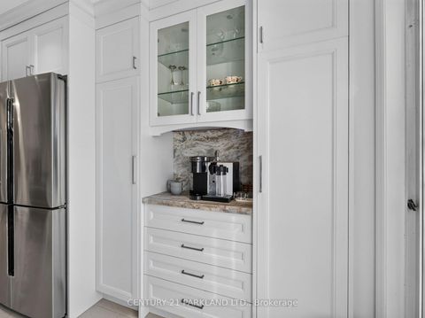 Photo 11 at 228 Rosemount Avenue, Pelmo Park W4, Toronto