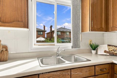 Photo 14 at 49 Trevor Street, East Woodbridge, Vaughan