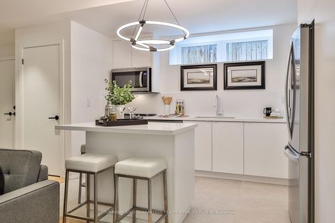 Photo 38 at 262 Roncesvalles Avenue, Swansea, Toronto