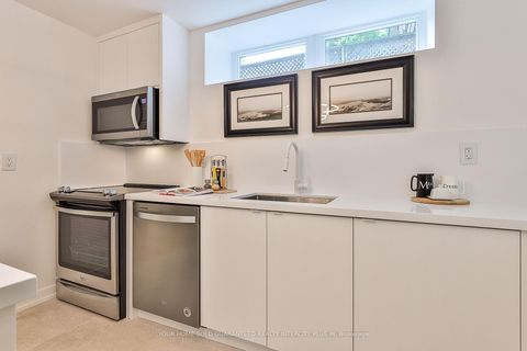 Photo 39 at 262 Roncesvalles Avenue, Swansea, Toronto