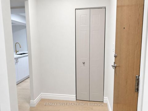 Photo 2 at 305N - 3 Hickory Tree Road, Weston, Toronto