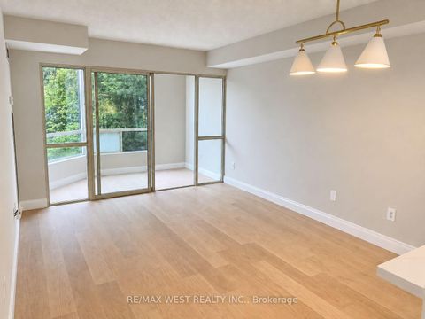 Photo 5 at 305N - 3 Hickory Tree Road, Weston, Toronto