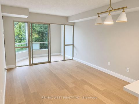 Photo 6 at 305N - 3 Hickory Tree Road, Weston, Toronto