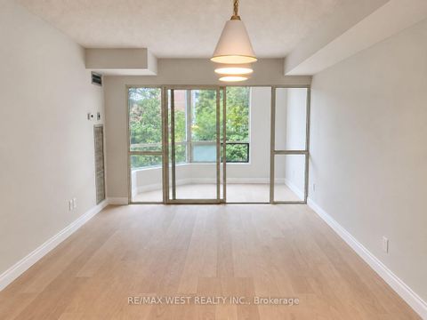 Photo 8 at 305N - 3 Hickory Tree Road, Weston, Toronto