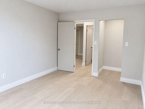 Photo 11 at 305N - 3 Hickory Tree Road, Weston, Toronto