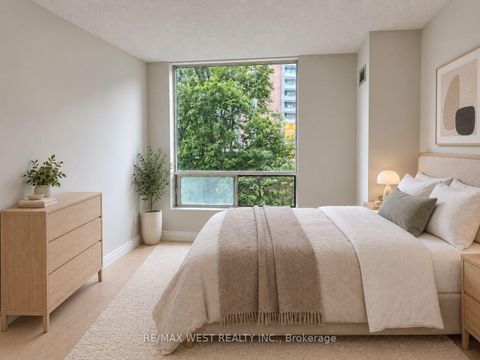 Photo 15 at 305N - 3 Hickory Tree Road, Weston, Toronto