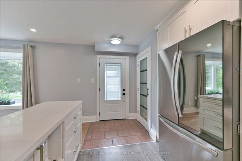 Photo 2 at 29 Topham Road, Parkview, Toronto