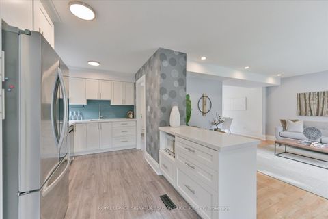Photo 3 at 29 Topham Road, Parkview, Toronto