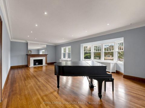 Photo 2 at 92 Inglewood Drive, Moore Park, Toronto