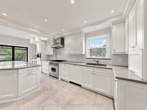 Photo 4 at 92 Inglewood Drive, Moore Park, Toronto