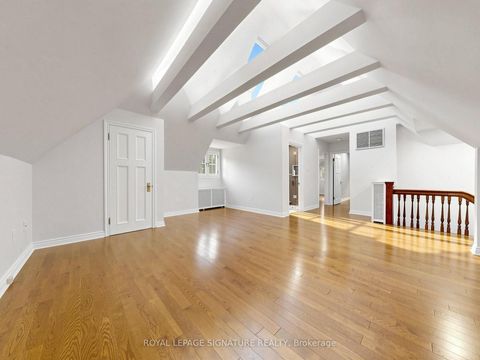 Photo 18 at 92 Inglewood Drive, Moore Park, Toronto