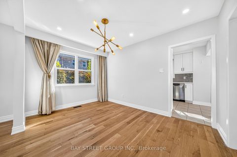 Photo 10 at 203 Cassandra Boulevard, Donalda, Toronto