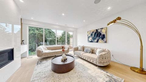 Photo 2 at 2970A Bayview Avenue, Willowdale East, Toronto