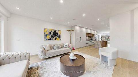 Photo 4 at 2970A Bayview Avenue, Willowdale East, Toronto