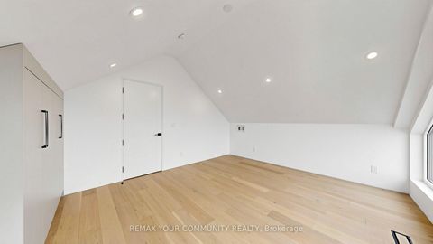 Photo 30 at 2970A Bayview Avenue, Willowdale East, Toronto