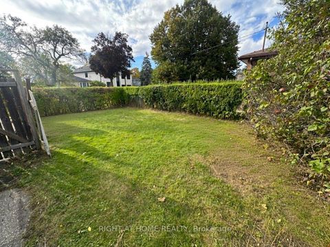 Photo 3 at 19 Upminster Crescent, West Deane, Toronto