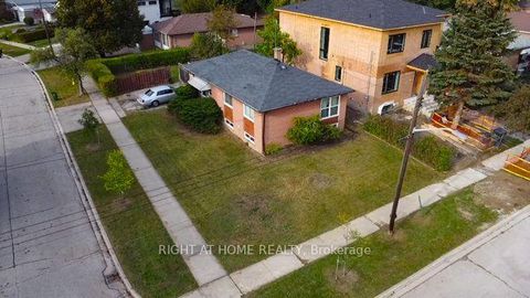 Photo 4 at 19 Upminster Crescent, West Deane, Toronto