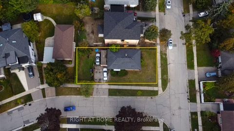 Photo 5 at 19 Upminster Crescent, West Deane, Toronto