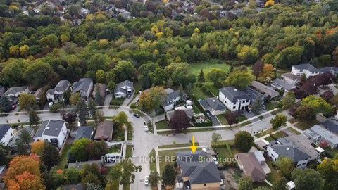 Photo 7 at 19 Upminster Crescent, West Deane, Toronto