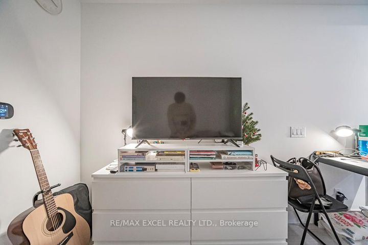 Photo 11 at 302 - 625 Sheppard Avenue E, Bayview Village, Toronto
