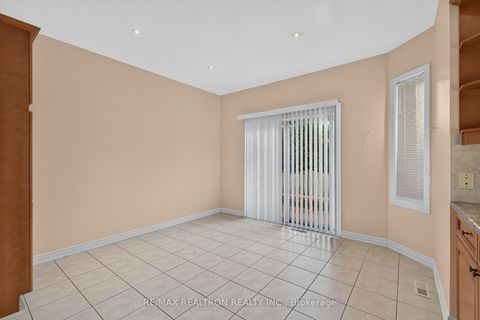 Photo 15 at 12 Loudon Crescent, Beverley Glen, Vaughan