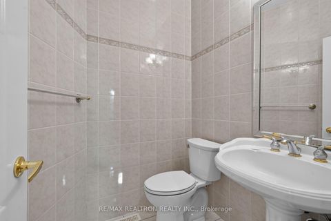 Photo 16 at 12 Loudon Crescent, Beverley Glen, Vaughan