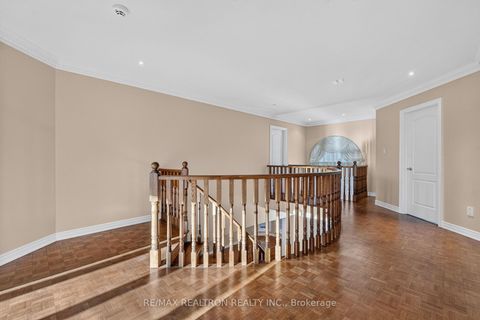 Photo 24 at 12 Loudon Crescent, Beverley Glen, Vaughan