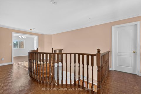 Photo 25 at 12 Loudon Crescent, Beverley Glen, Vaughan