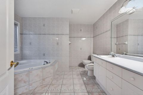 Photo 30 at 12 Loudon Crescent, Beverley Glen, Vaughan